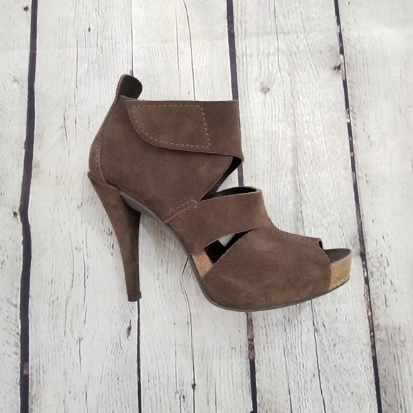 Pedro Garcia Shoes - Pedro Garcia Brown Suede heels -Sz 38.5-